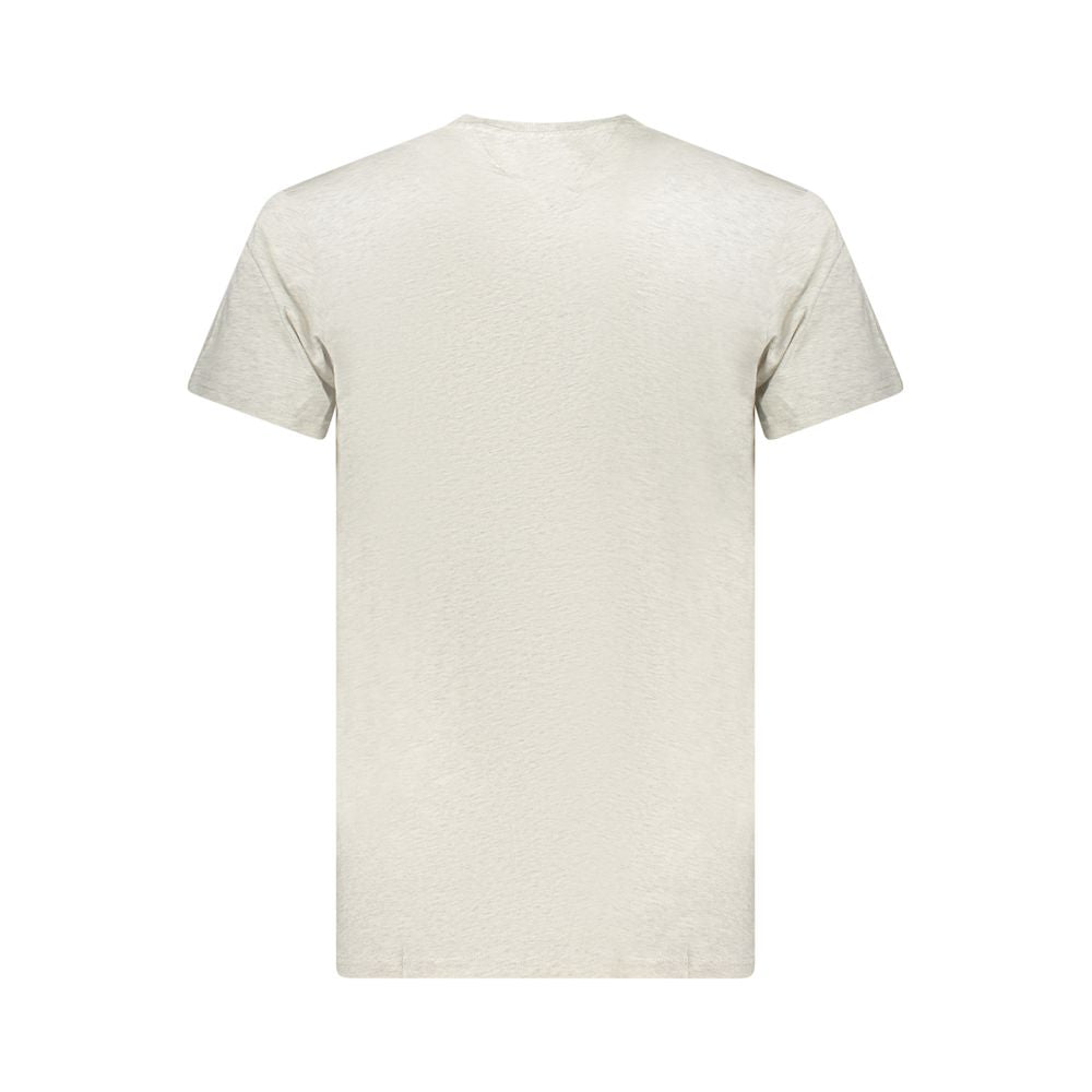 T-Shirt by Tommy Hilfiger for men in cotton gray showcases a fashionable silhouette, elegantly detailed with a fashionable and for a sophisticated, high-fashion look.