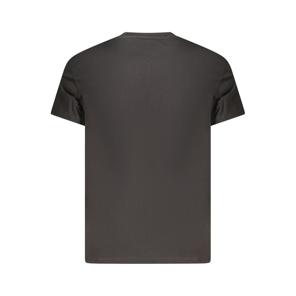 T-Shirt by Tommy Hilfiger for men in cotton black showcases a dramatic silhouette, elegantly detailed with a dramatic and for a truly dramatic finish.