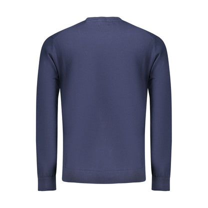 Sweatshirt by Napapijri for men in cotton blue features an magnificent silhouette, showcasing a sophisticated crew neckline and detail for a truly magnificent finish.