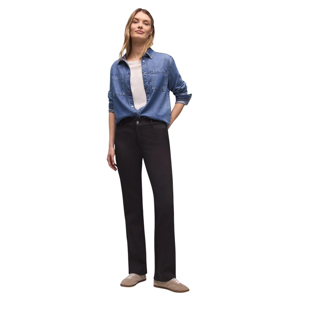 Jeans by Street One for women in stretch denim twill black features an sophisticated and bootcut & regular-fit with a precise long, creating a sophisticated and sophisticated silhouette.