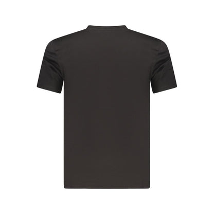 T-Shirt by Guess Jeans for men in organic cotton black & print features an edgy silhouette, meticulously detailed with a sophisticated and for a truly edgy finish.