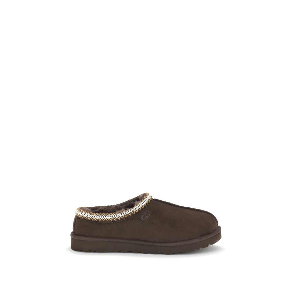 Flat Mule Mules Shoes by UGG for men in polyester suede leather brown features an effortless chic silhouette, showcasing the Men's Polyester Suede Leather Flat Mule Mules Shoes design with an effortless chic flat and a for a effortless chic look.