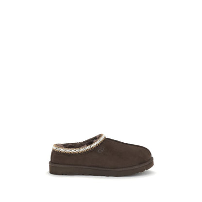 Flat Mule Mules Shoes by UGG for men in polyester suede leather brown features an effortless chic silhouette, showcasing the Men's Polyester Suede Leather Flat Mule Mules Shoes design with an effortless chic flat and a for a effortless chic look.