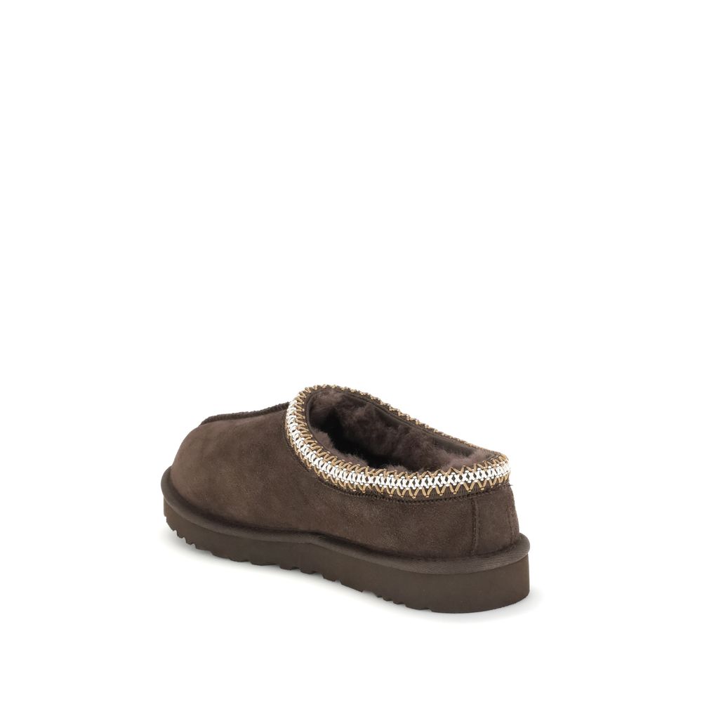 Flat Mule Mules Shoes by UGG for men in polyester suede leather brown features an effortless chic silhouette, showcasing the Men's Polyester Suede Leather Flat Mule Mules Shoes design with an effortless chic flat and a for a effortless chic look.