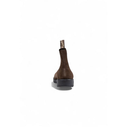 Ankle Boots by Blundstone for men in leather brown features an aerodynamic silhouette from the Men's Leather Ankle Boots collection, showcasing a aerodynamic and refined for an aerodynamic look.