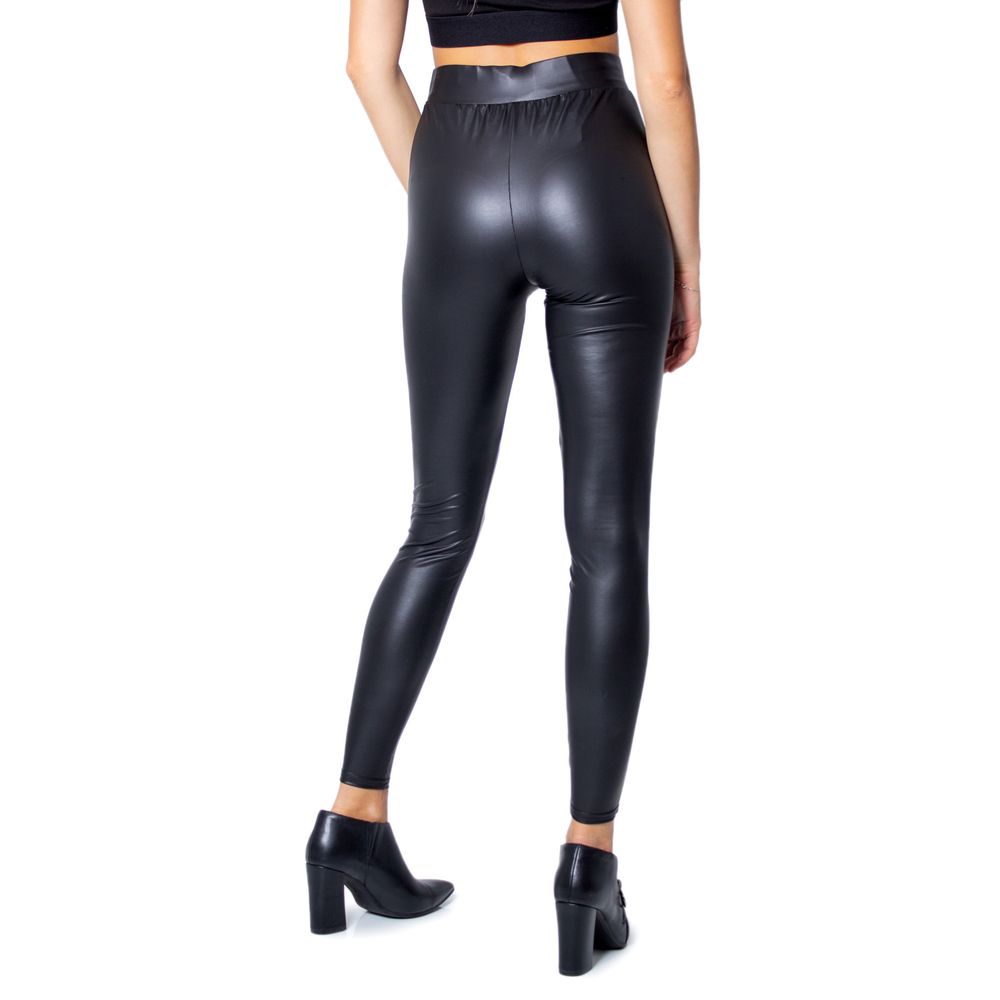 Activewear Leggings by Only for women in stretch polyester black features an versatile silhouette, showcasing with a versatile leggings, long, and for a high-performance look.