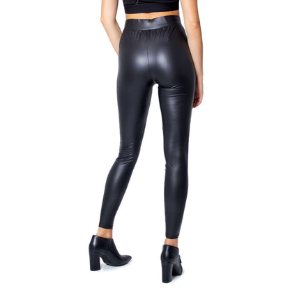 Activewear Leggings by Only for women in stretch polyester black features an versatile silhouette, showcasing with a versatile leggings, long, and for a high-performance look.