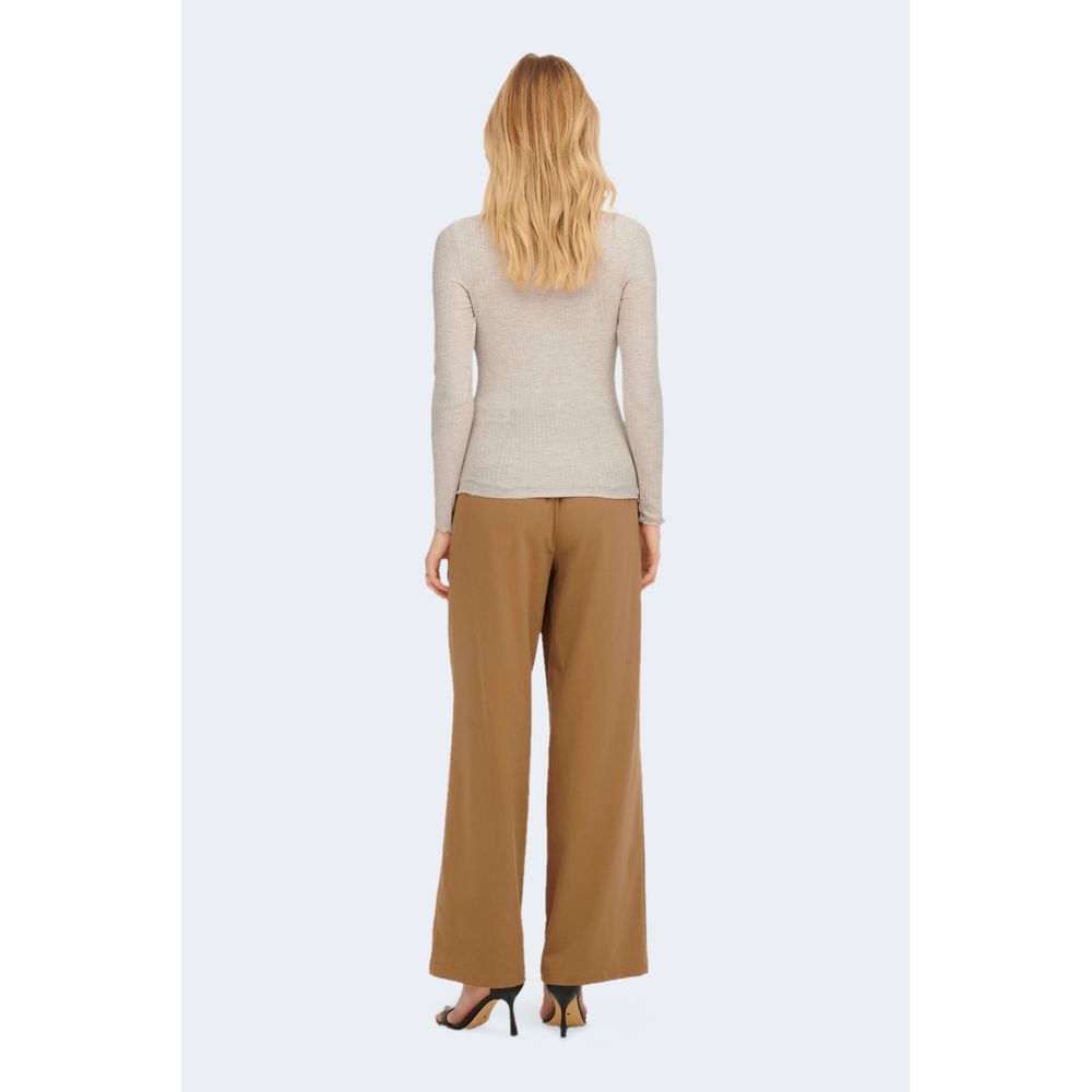 This Sweater by Only for women in stretch viscose polyester beige presents a understated silhouette, featuring a sophisticated and for a understated finish.