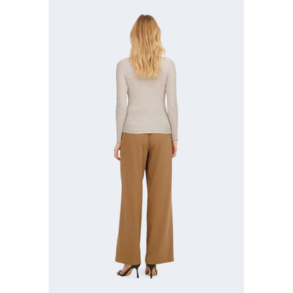 This Sweater by Only for women in stretch viscose polyester beige presents a understated silhouette, featuring a sophisticated and for a understated finish.