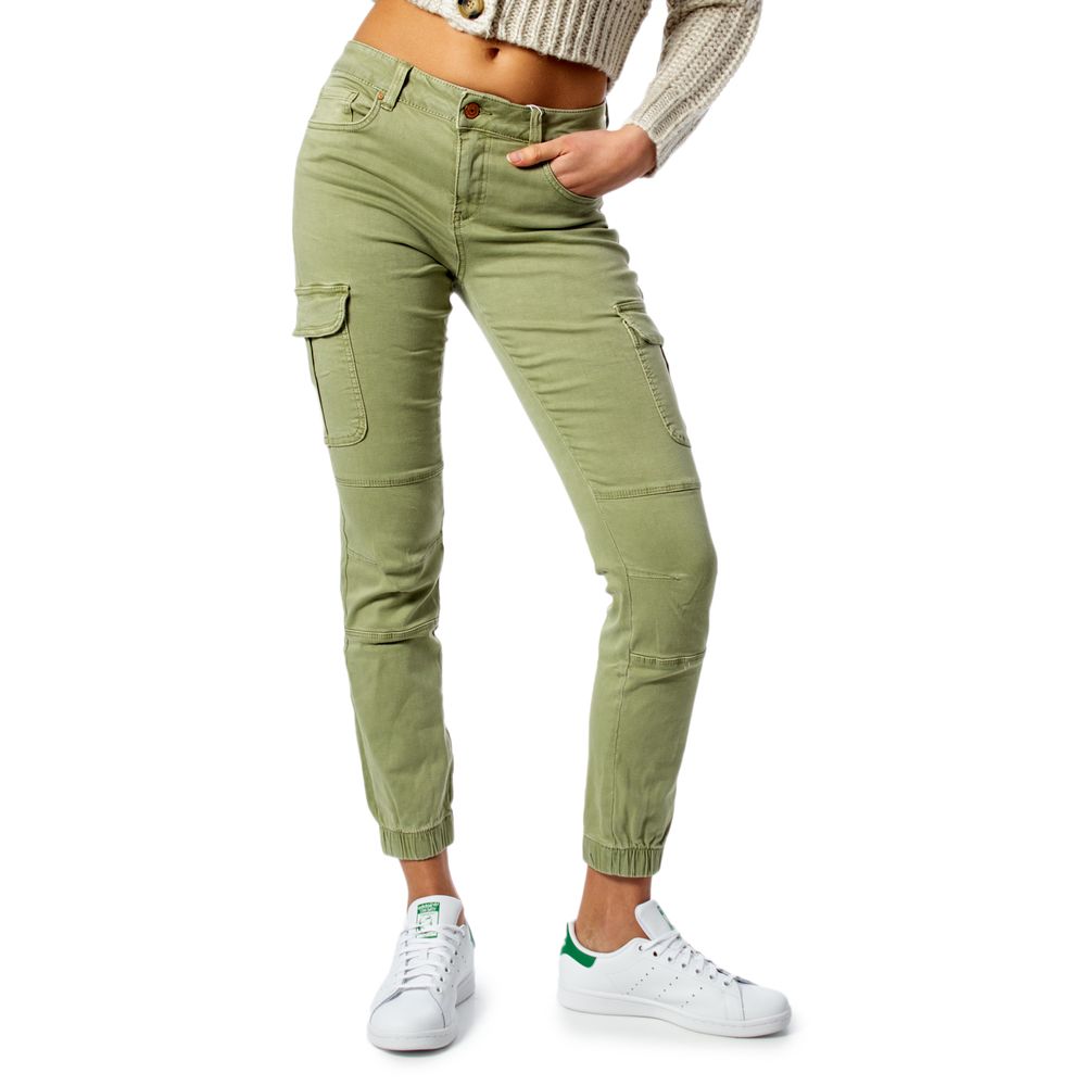 Trousers by Only for women in stretch cotton green presents a perennial silhouette, meticulously tailored with a skinny cut, long finish, and an elegant .