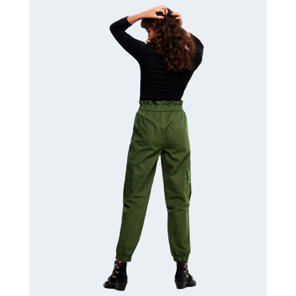 T-Shirt by Only for women in stretch cotton black showcases a dramatic silhouette, elegantly detailed with a dramatic and for a truly dramatic finish.