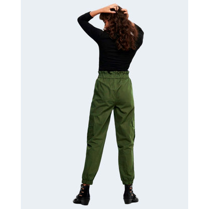 T-Shirt by Only for women in stretch cotton black showcases a dramatic silhouette, elegantly detailed with a dramatic and for a truly dramatic finish.