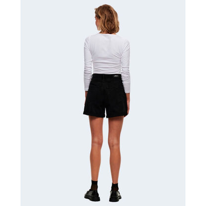T-Shirt by Only for women in stretch cotton white showcases a fashionable silhouette, elegantly detailed with a fashionable and for a sophisticated, high-fashion look.