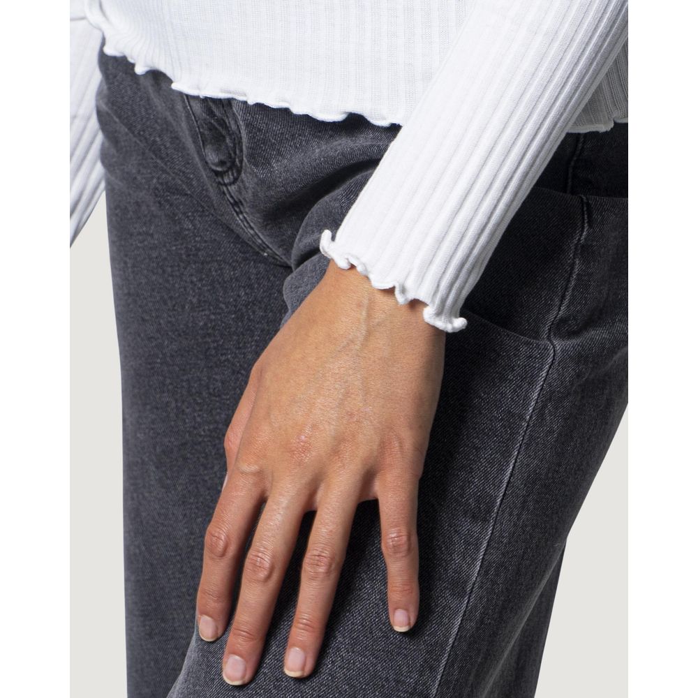 Sweater by Only for women in stretch polyester & viscose white showcases a downtown chic silhouette, artfully finished with a downtown chic turtle high-neck neckline and for a sophisticated, high-end look.
