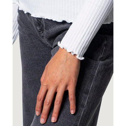Sweater by Only for women in stretch polyester & viscose white showcases a downtown chic silhouette, artfully finished with a downtown chic turtle high-neck neckline and for a sophisticated, high-end look.