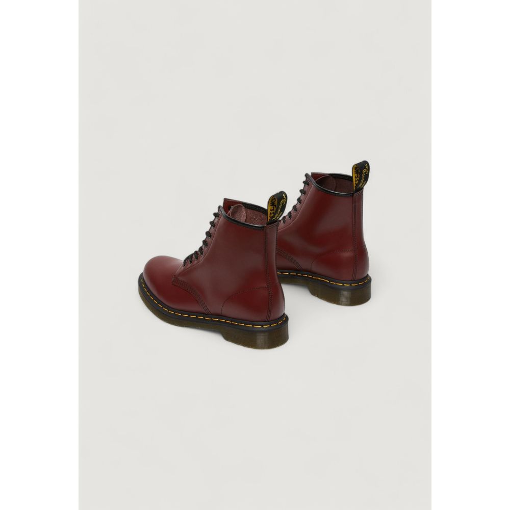 Lace-Up Boots by Dr. Martens for women in leather & rubber bordeaux features an high-performance silhouette, showcasing the sophisticated design of the Women's Leather & Rubber Lace-Up Boots with a and a refined .