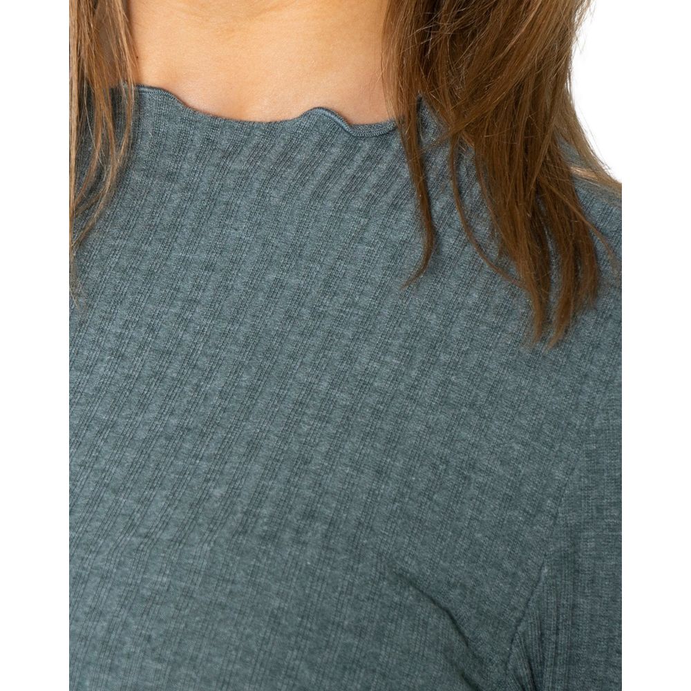 Sweatshirt by Only for women in stretch viscose polyester features an provocated silhouette, detailed with a provocated and a refined for a sophisticated aesthetic.