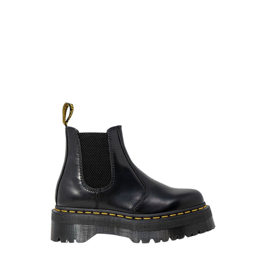 Ankle Winter Boots by Dr. Martens for women in leather black features an performance-driven Women's Leather Ankle Winter Boots silhouette, defined by a sophisticated and a performance-driven .