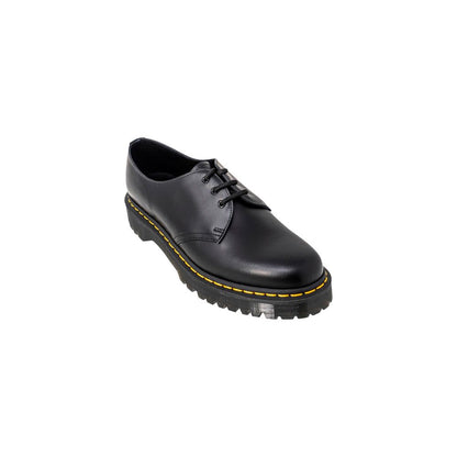 This Shoes by Dr. Martens for men in pvc black features an timeless silhouette from the Men's PVC Shoes collection, defined by a sophisticated and elegant .
