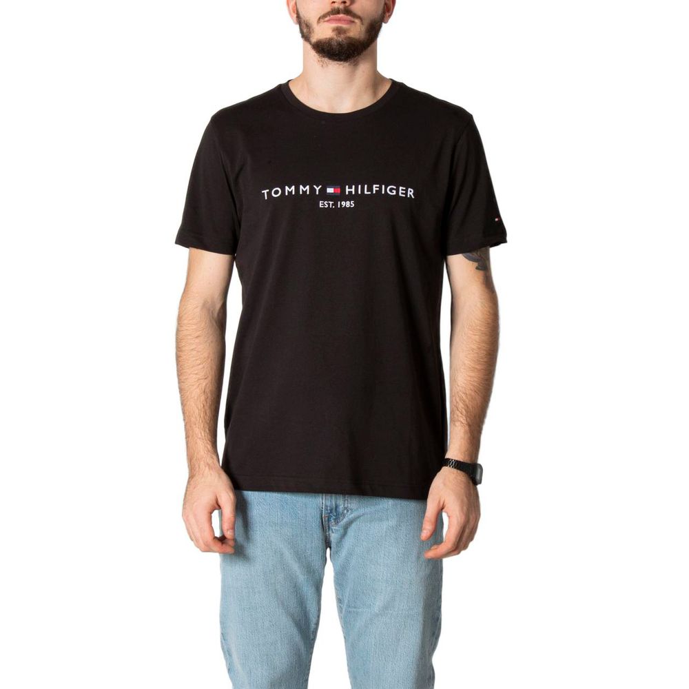 T-Shirt by Tommy Hilfiger for men in cotton black features an on trend silhouette, perfectly showcasing a on trend and for an elevated aesthetic.
