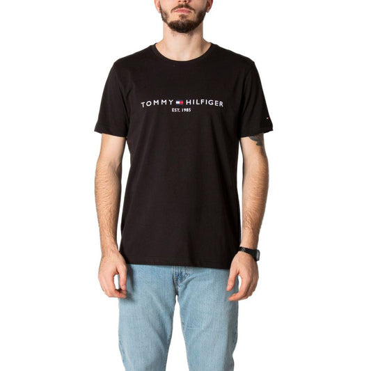 T-Shirt by Tommy Hilfiger for men in cotton black features an on trend silhouette, perfectly showcasing a on trend and for an elevated aesthetic.