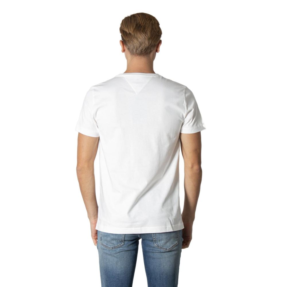T-Shirt by Tommy Hilfiger for men in cotton cream features an on trend silhouette, perfectly showcasing a on trend and for an elevated aesthetic.