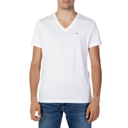 T-Shirt by Tommy Hilfiger Jeans for men in cotton white showcases a dramatic silhouette, elegantly detailed with a dramatic v-neck neckline and for a truly dramatic finish.