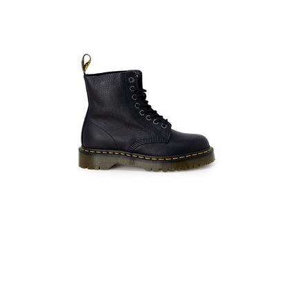 Lace-Up Ankle Boots by Dr. Martens for women in leather black features an dynamic silhouette, showcasing the dynamic Women's Leather Lace-Up Ankle Boots design with its distinctive and elegant .