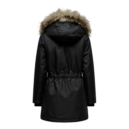 This Hooded Parka by Only for women in polyester fur black presents a enveloping silhouette, meticulously detailed with pockets & hooded and a enveloping hooded neckline.