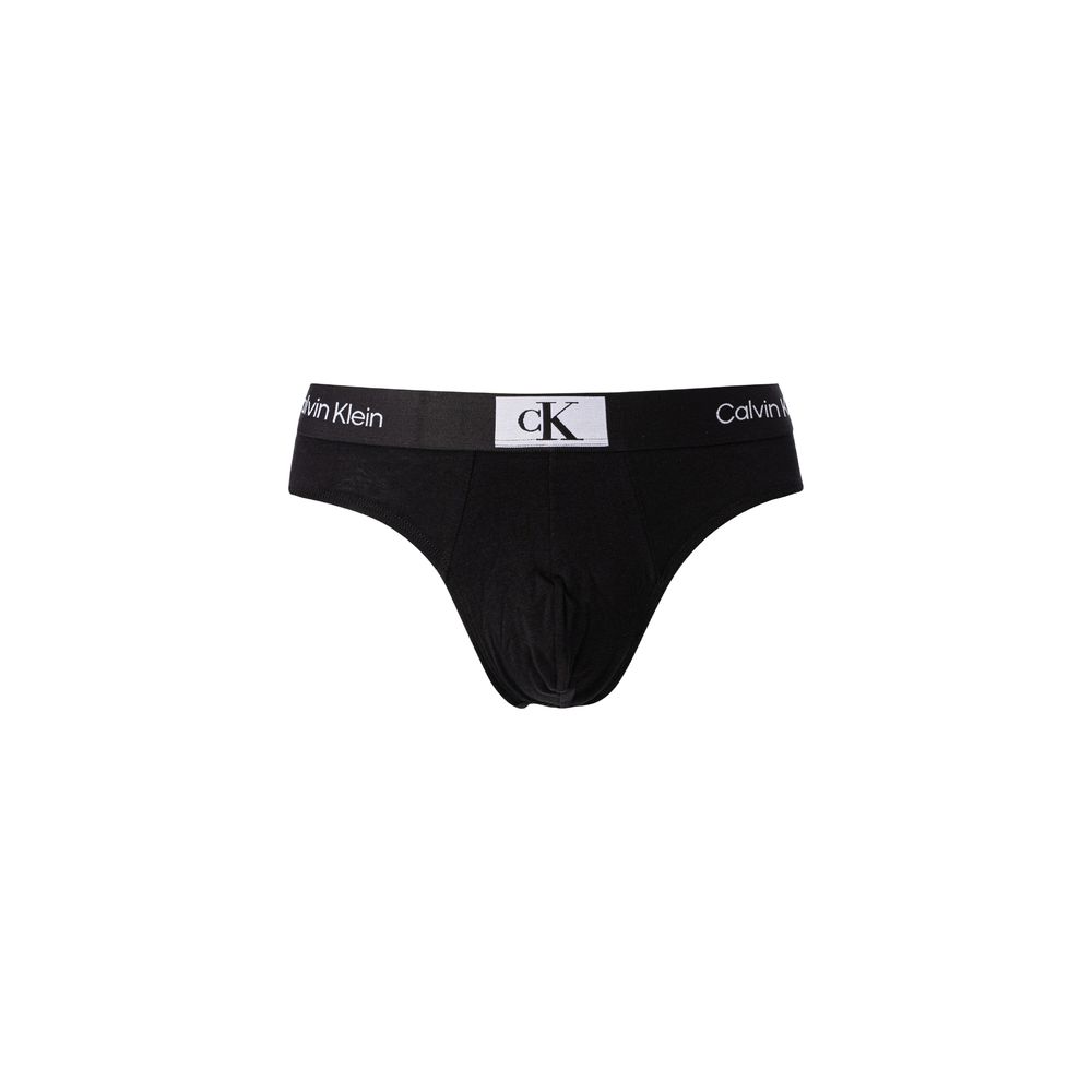 This Underwear Briefs by Calvin Klein Underwear for men in cotton black offers a nuanced fit, showcasing a nuanced silhouette from the Men's Cotton Briefs collection.