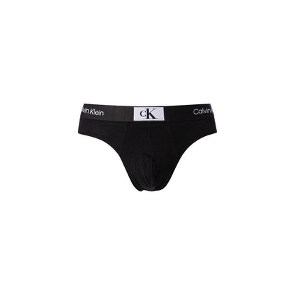 This Underwear Briefs by Calvin Klein Underwear for men in cotton black offers a nuanced fit, showcasing a nuanced silhouette from the Men's Cotton Briefs collection.