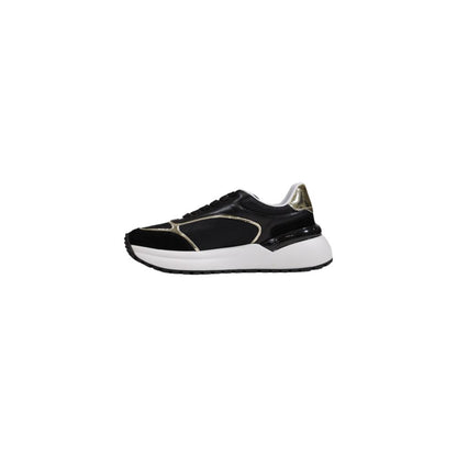 Sneakers by PINKO for women in calf leather & rubber black presents a sumptuous silhouette as Women's Padded Low-Top Casual Calf Leather & Rubber Sneakers, expertly defined by a sumptuous low-top casual style for a sumptuous, high-fashion look.