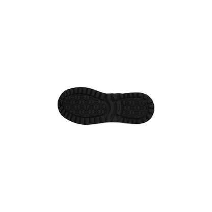 Sneakers by PINKO for women in calf leather & rubber black features a sumptuous design, perfectly showcasing the sumptuous low-top casual style of this Women's Padded Low-Top Casual Calf Leather & Rubber Sneakers.