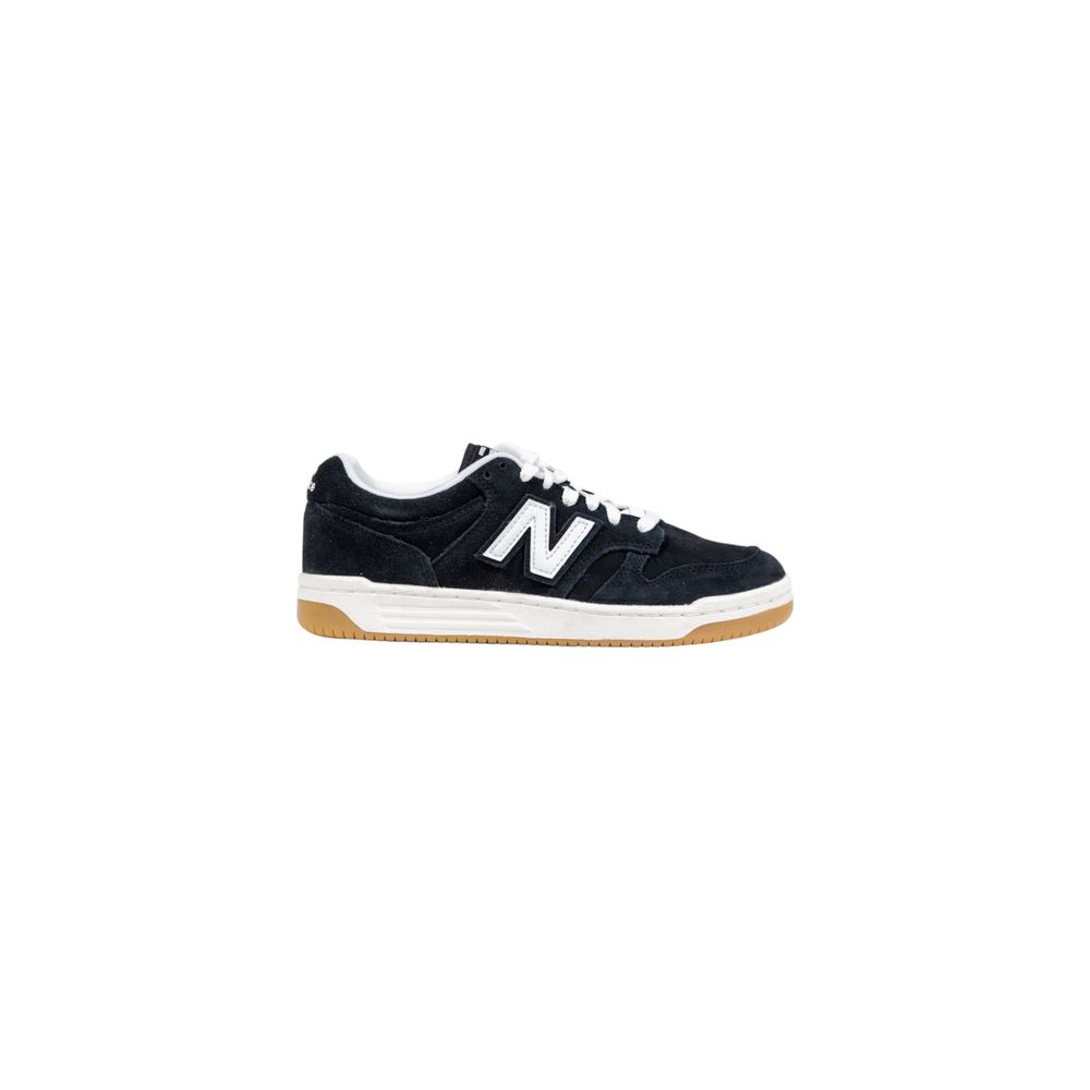 Sneakers by New Balance for women in leather & rubber black & white features a sumptuous design, perfectly showcasing the sumptuous athletic casual style of this Women's Athletic Casual Leather & Rubber Sneakers.