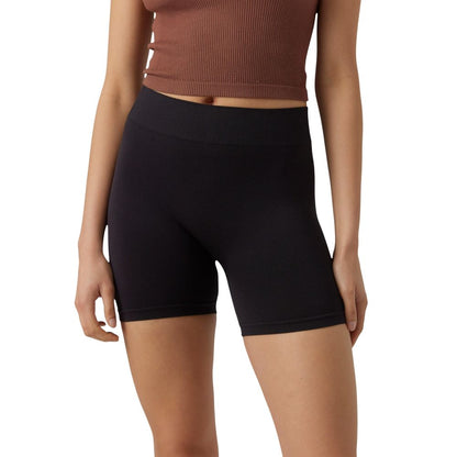 Short Trousers by Vero Moda for women in stretch polyamide black showcases a effortlessly chic silhouette, artfully tailored with a effortlessly chic , a short cut, and a refined for a effortlessly chic finish.