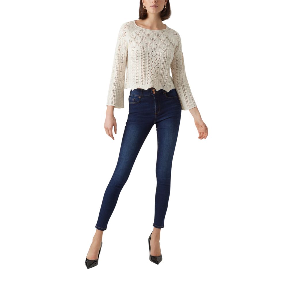 Sweatshirt by Vero Moda for women in cotton beige presents a smart casual silhouette, featuring a smart casual and for a sophisticated look.