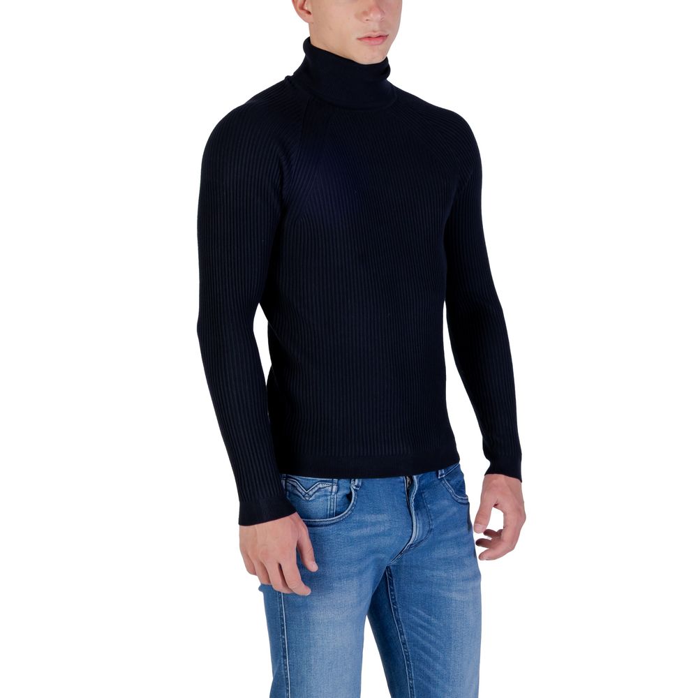 This Sweater by Antony Morato for men in stretch viscose blue presents a understated silhouette, featuring a sophisticated turtle high-neck neckline and for a understated finish.