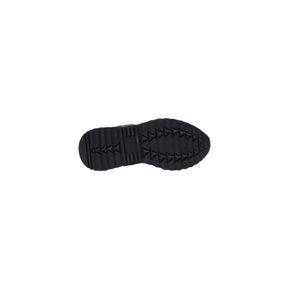 Sneakers by Guess for women in polyethylene & polyurethane black features an opulent silhouette from the Women's Low-Top Casual Polyethylene & Polyurethane Sneakers collection, showcasing a signature low-top casual style with an opulent finish.