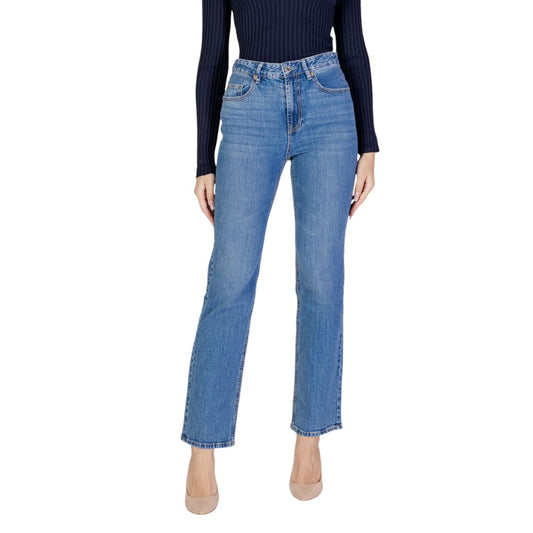 Jeans by Vero Moda for women in stretch denim cotton light-blue features an sartorial straight-leg, regular-fit, mom & wide and long with a high rise cut for a sartorial finish.