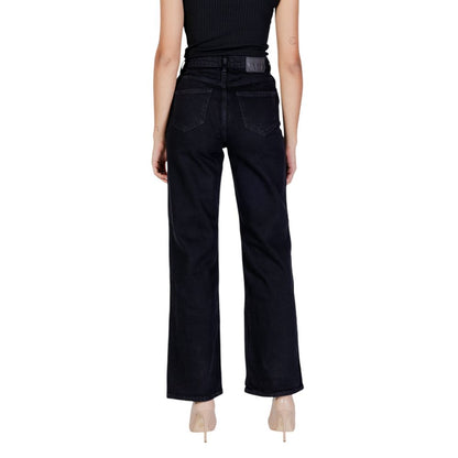 Jeans by Vero Moda for women in stretch denim cotton black presents a tailored silhouette, showcasing a tailored relaxed-fit, regular-fit, wide & mom and long cut with a refined high rise for a truly tailored aesthetic.