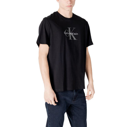 T-Shirt by Calvin Klein Jeans for men in cotton black features a plush silhouette, showcasing a sophisticated and for a truly plush finish.