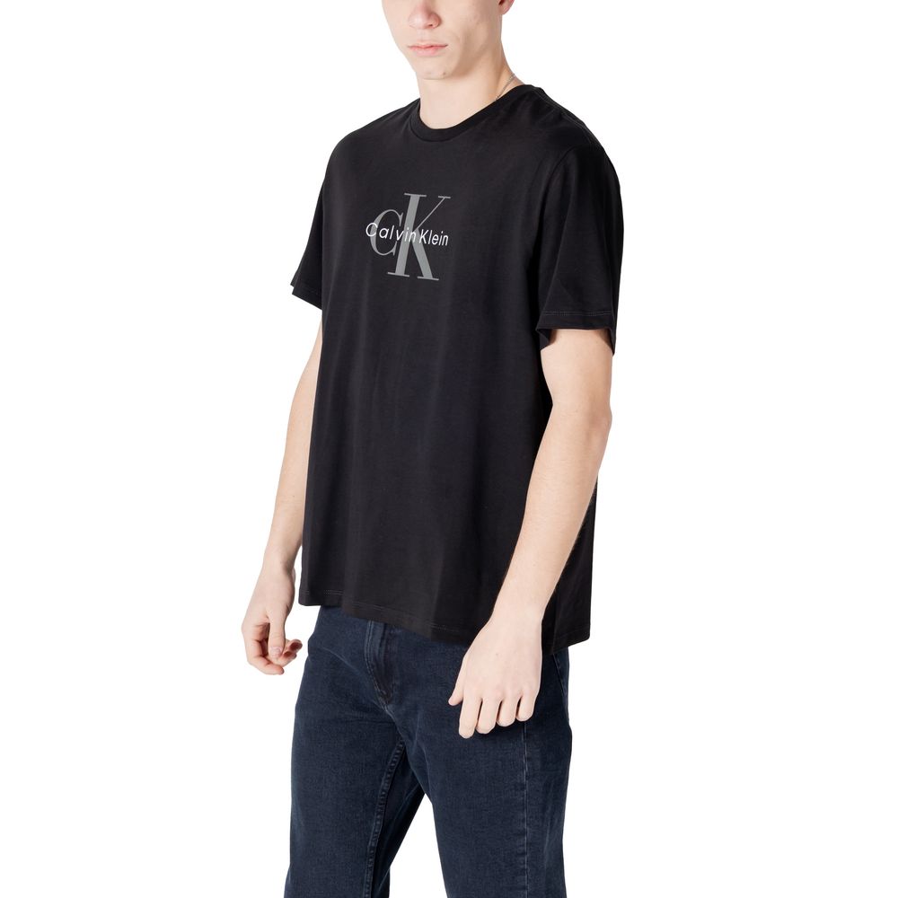 T-Shirt by Calvin Klein Jeans for men in cotton black showcases a chic silhouette, artfully detailed with a chic and for a chic finish.