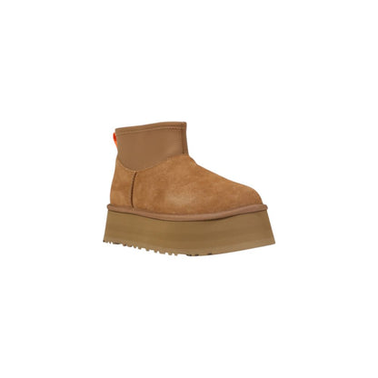 Ankle Boots by UGG for women in suede leather & rubber beige showcases a aeronautic silhouette as Women's Suede Leather & Rubber Ankle Boots, artfully defined by a aeronautic and a aeronautic .