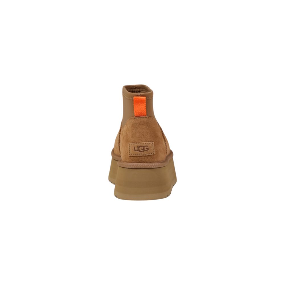 Ankle Boots by UGG for women in suede leather & rubber beige features an high-performance design from the Women's Suede Leather & Rubber Ankle Boots collection, highlighting a high-performance and for a refined look.