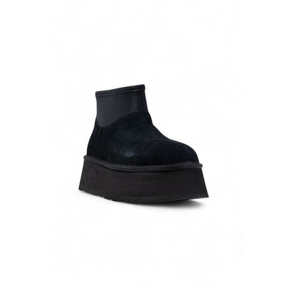 Ankle Boots by UGG for women in suede leather & rubber black showcases a ergonomic silhouette from the Women's Suede Leather & Rubber Ankle Boots collection, featuring a ergonomic and a ergonomic .