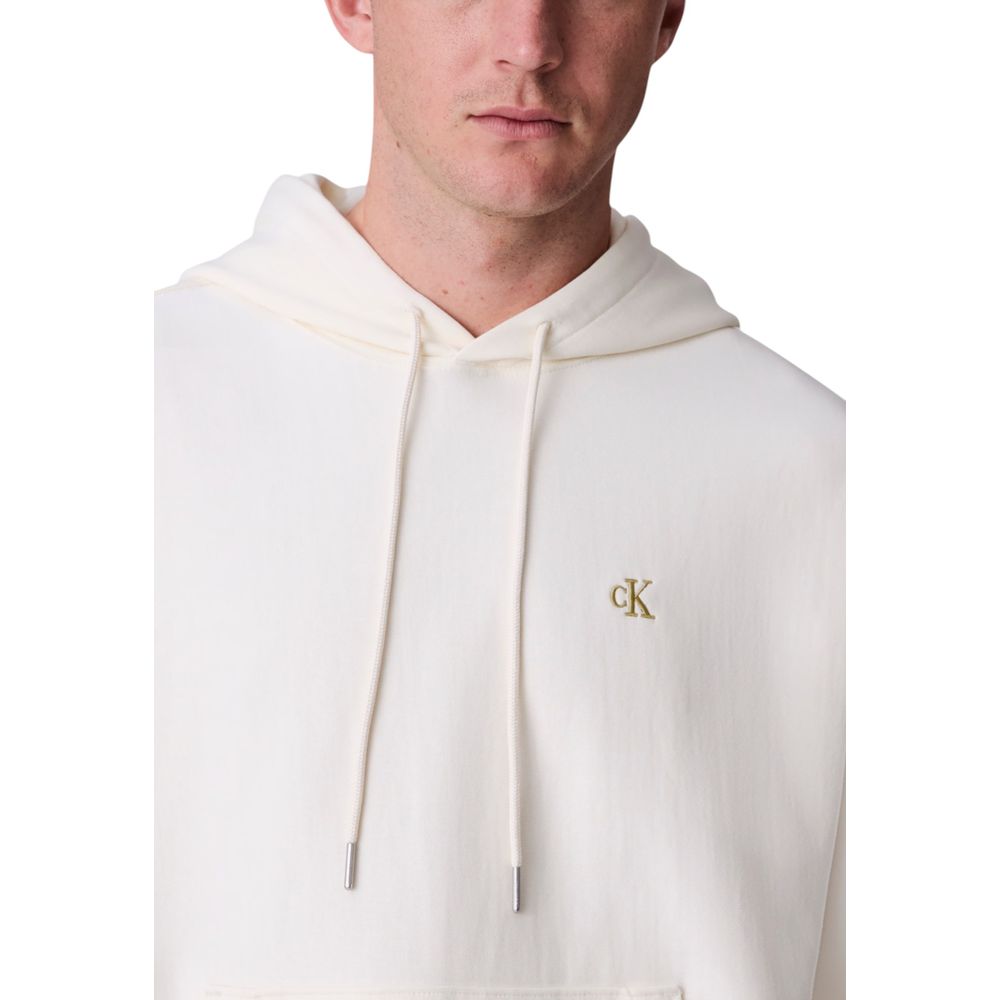 Hooded Hoodie by Calvin Klein Jeans for men in cotton terrycloth & polyester white features a edgy silhouette, detailed with a edgy and for a refined finish.