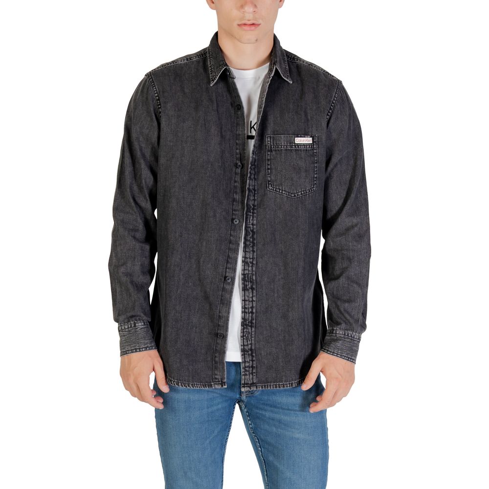 Shirt by Calvin Klein Jeans for men in denim cotton black features an polished silhouette, showcasing a sophisticated and long-sleeve detail for a truly polished finish.