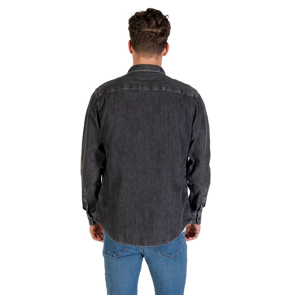 Shirt by Calvin Klein Jeans for men in denim cotton black features an polished silhouette, showcasing a sophisticated and detail for a truly polished finish.