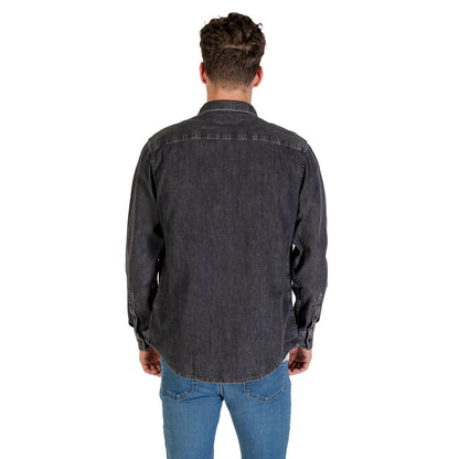 Shirt by Calvin Klein Jeans for men in denim cotton black features an polished silhouette, showcasing a sophisticated and detail for a truly polished finish.