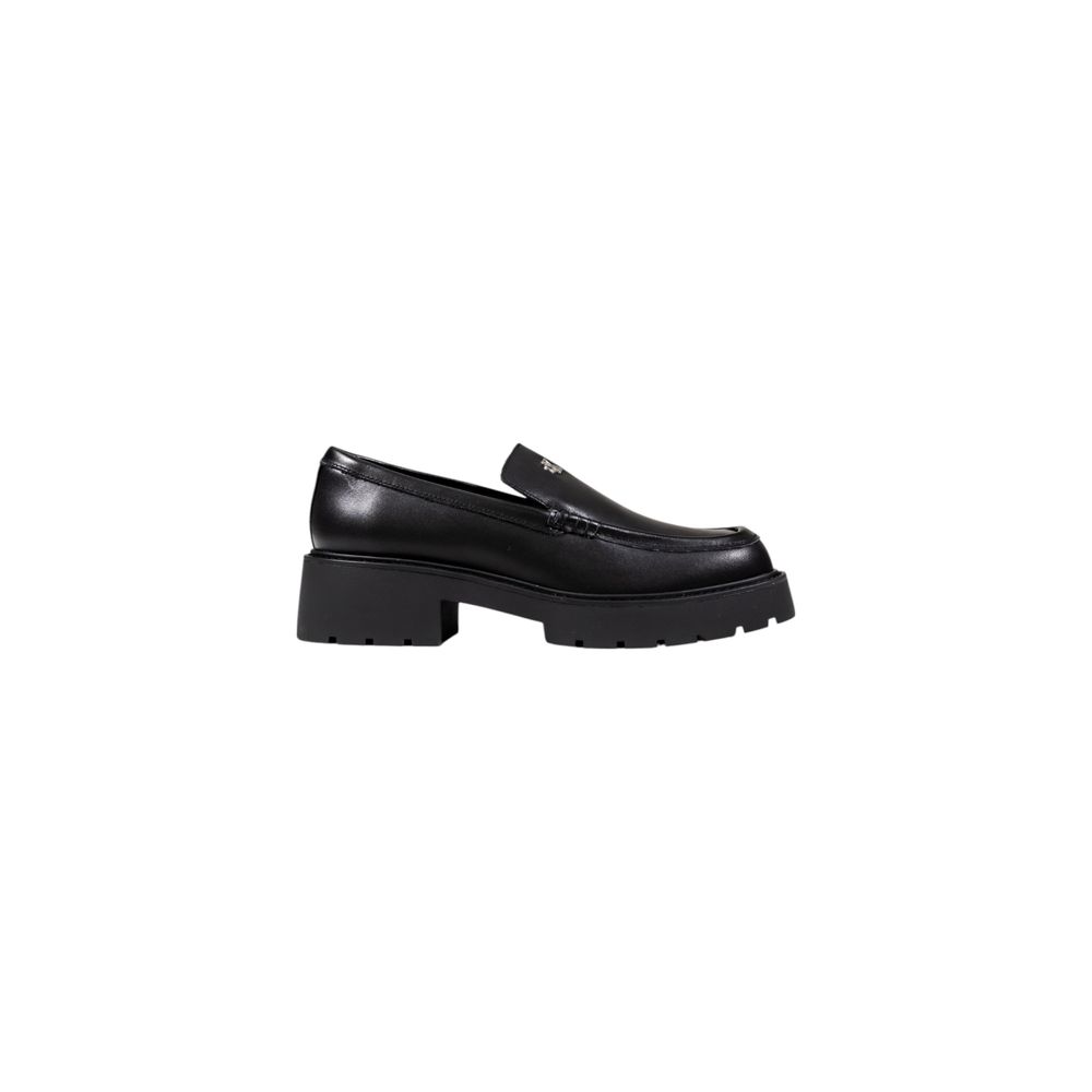 This High-Heel Loafers Pumps Heels by Calvin Klein Jeans for women in leather black presents a effortlessly chic silhouette from the Women's Leather High-Heel Loafers Pumps Heels collection, featuring a effortlessly chic high-heel and effortlessly chic .